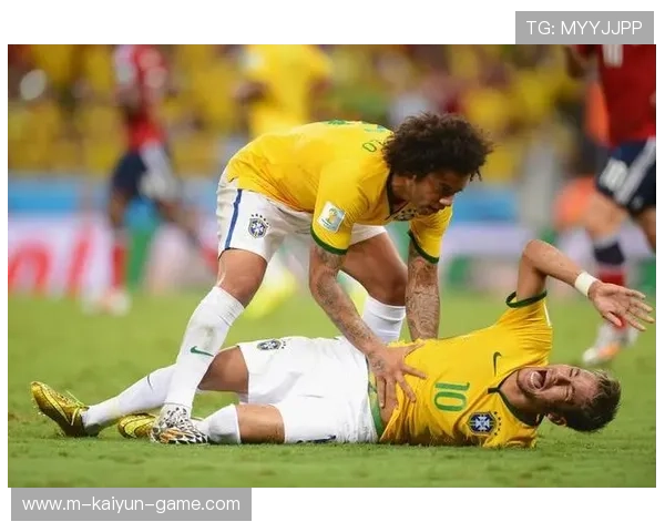 内马尔参与环保海岸清理,呼吁粉丝爱护地球 内马尔参与环保海岸清理,呼吁粉丝爱护地球